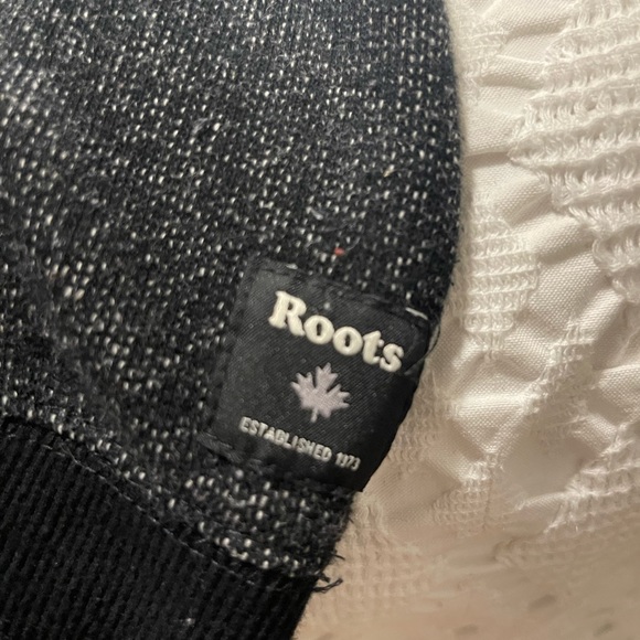 Roots hoodie (men’s medium) - Picture 2 of 3